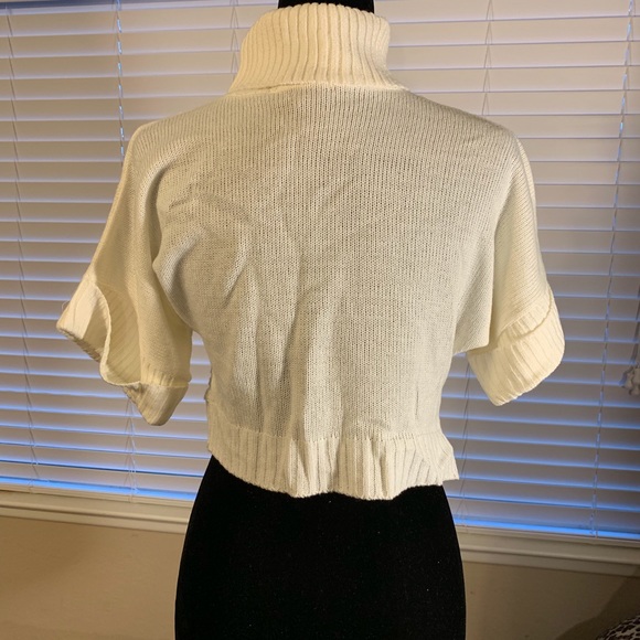 💗 5 for $25 Venus Cream Crop Top - Picture 2 of 2